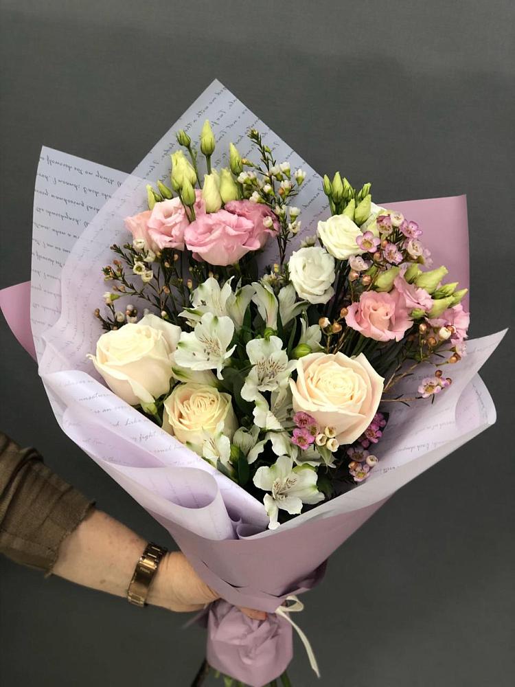 Букет цветов из: Альстромерии, Розы и Лизиантусы в Черусти