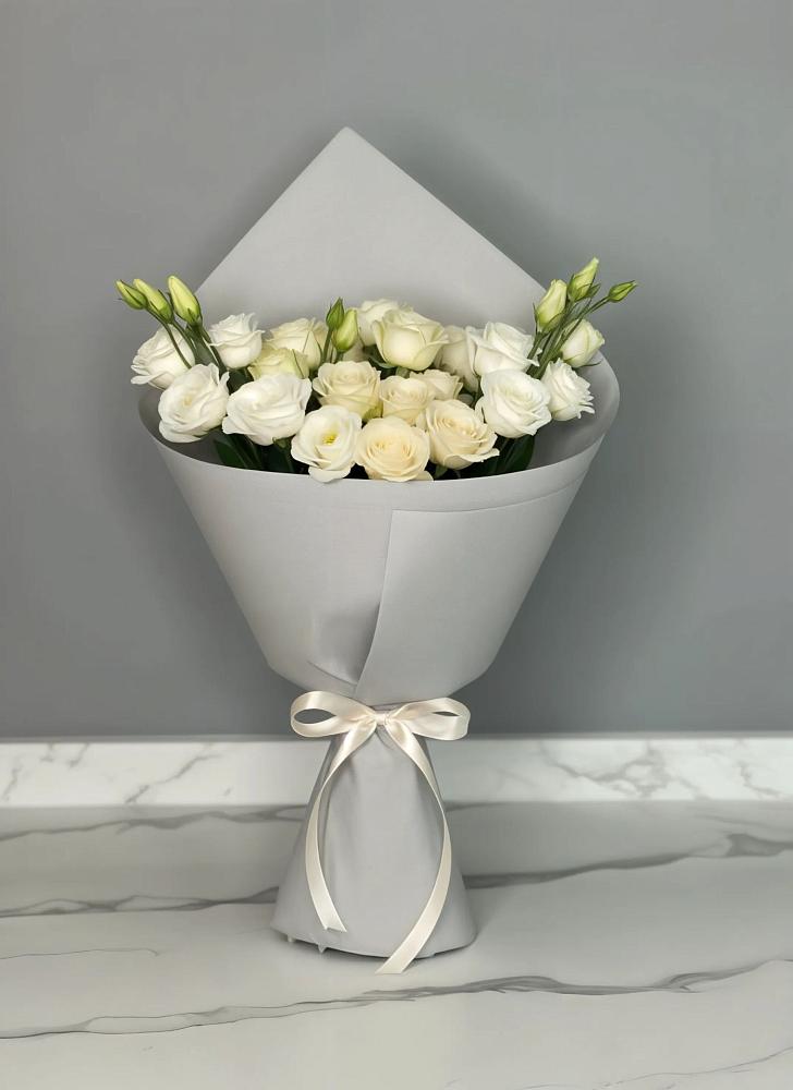 Букет цветов из: Розы и Лизиантусы в Черусти