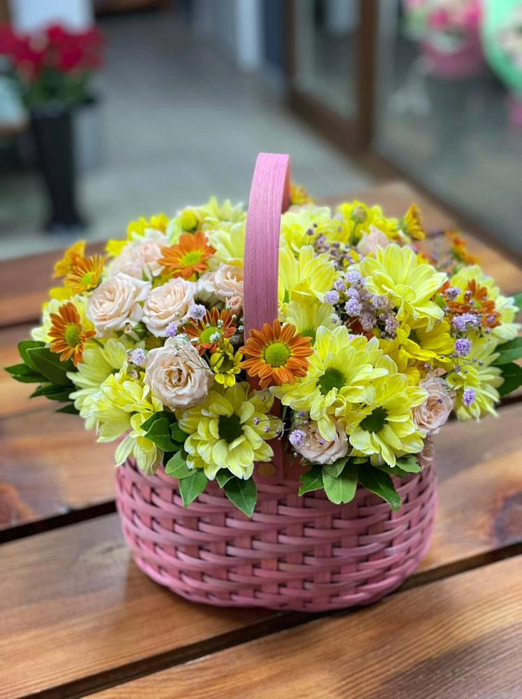 Цветочная композиция из Хризантемы и Розы в корзине в Черусти