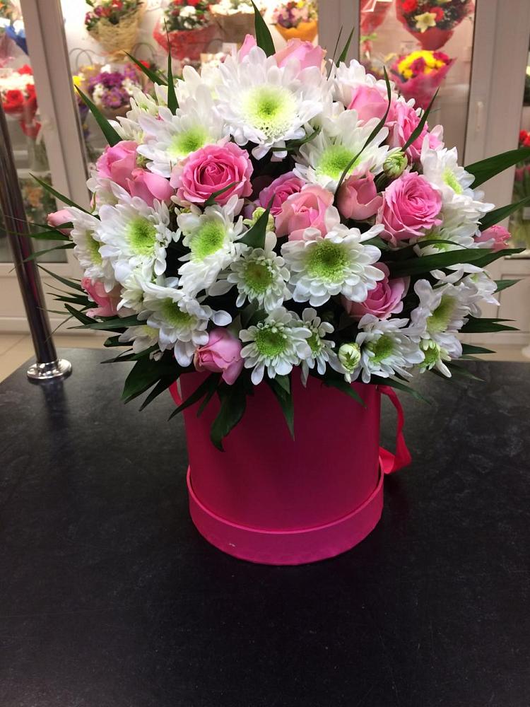 Цветочная композиция из Розы и Хризантемы в шляпной коробке в Черусти