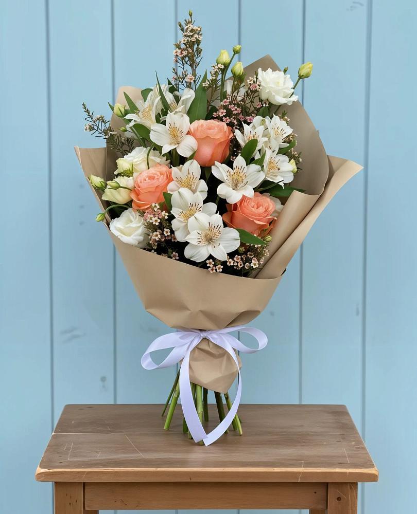 Букет цветов из: Альстромерии, Лизиантусы, Розы и Хризантемы в Черусти