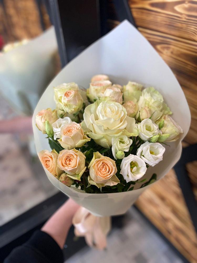 Букет цветов из: Розы и Лизиантусы в Черусти